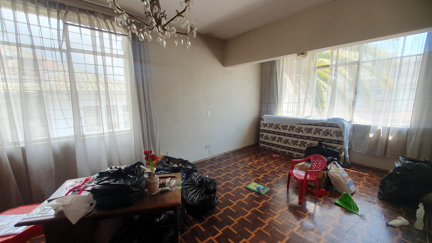 SE VENDE CASA SECTOR JUAN DE VELASCO Y AV. ORELLANA