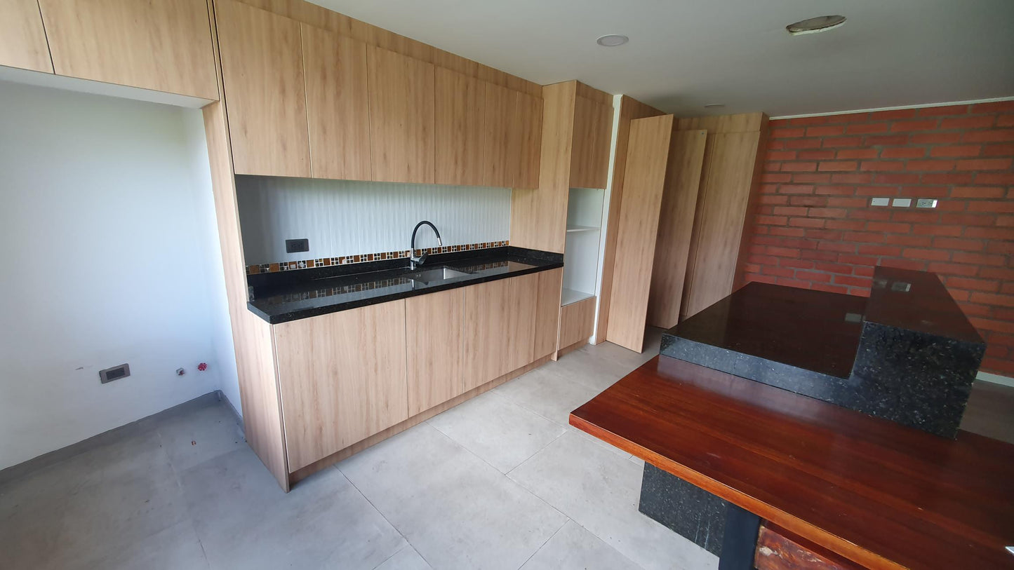 SE VENDE CASA EN SANGOLQUI - VALLE DE LOS CHILLOS