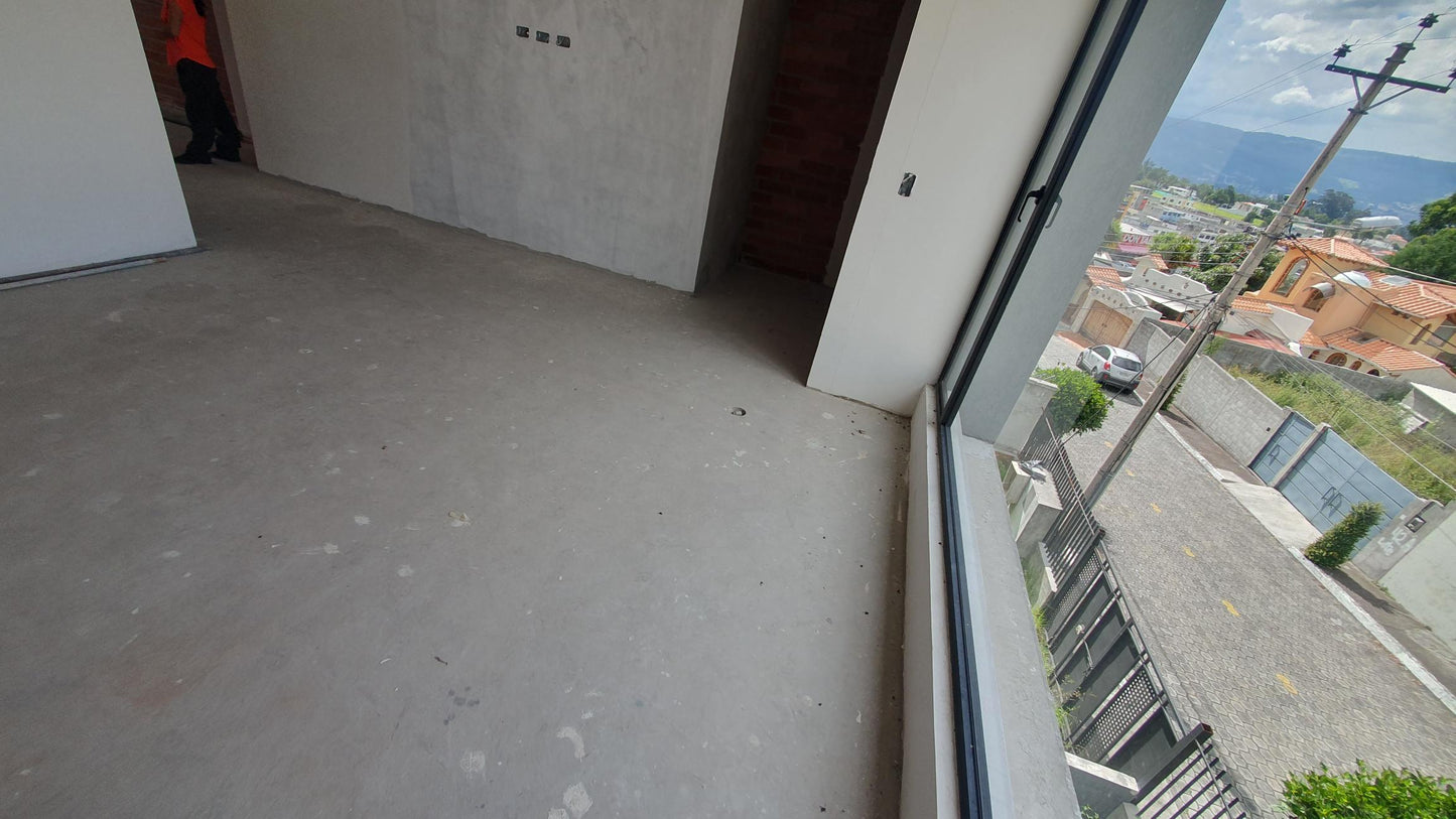 SE VENDE CASA EN SANGOLQUI - VALLE DE LOS CHILLOS