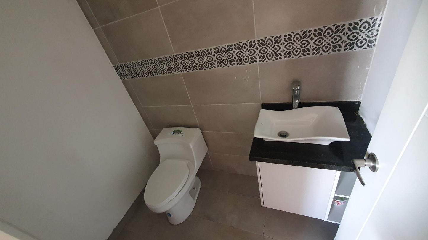 SE VENDE CASA EN SANGOLQUI - VALLE DE LOS CHILLOS