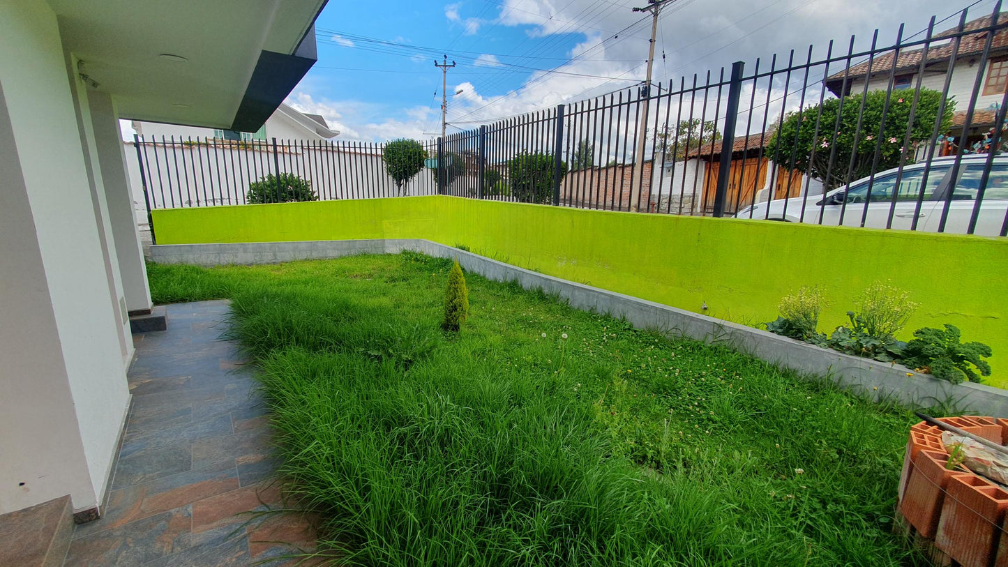 SE VENDE CASA EN SANGOLQUI - VALLE DE LOS CHILLOS