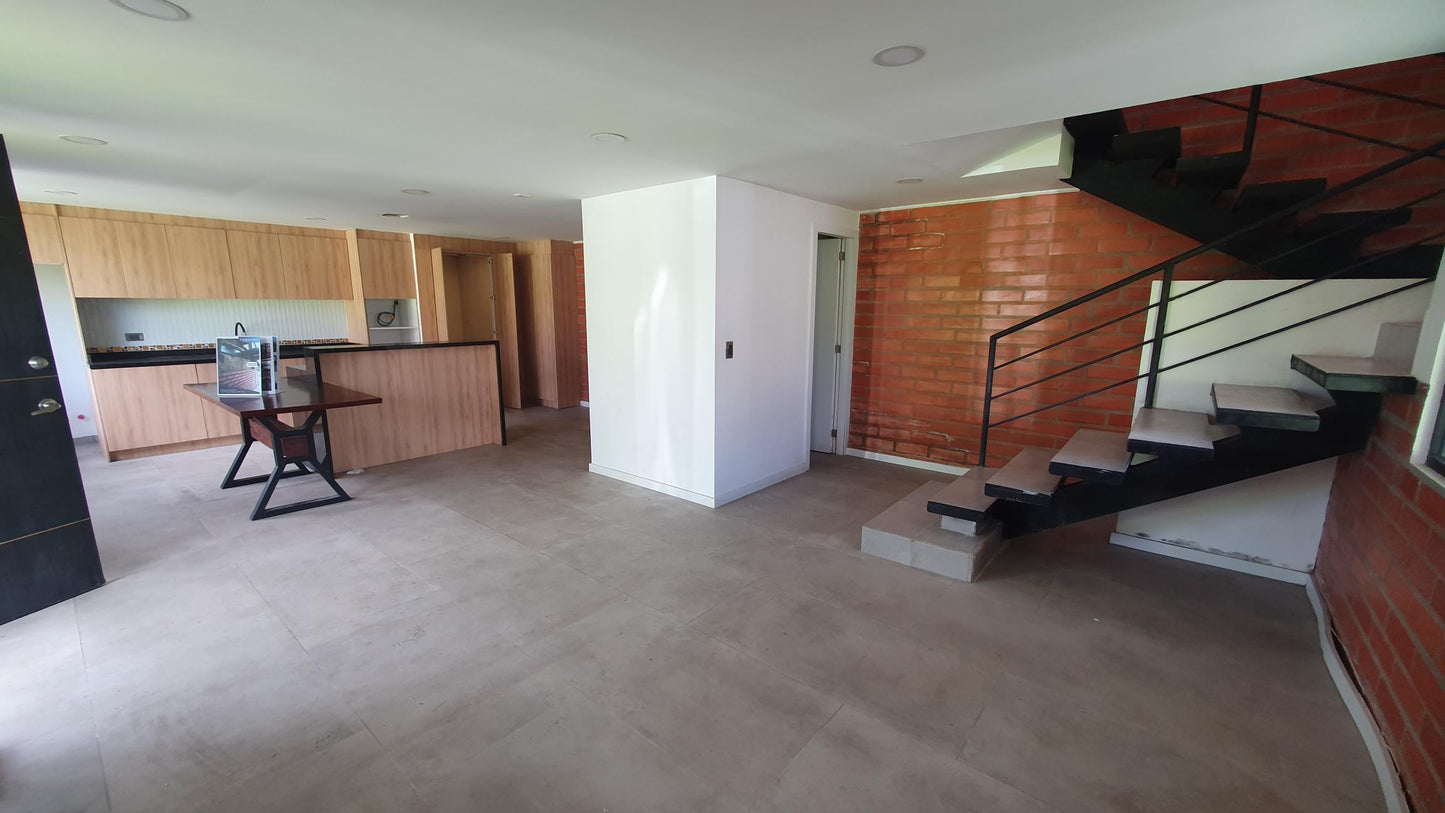 SE VENDE CASA EN SANGOLQUI - VALLE DE LOS CHILLOS