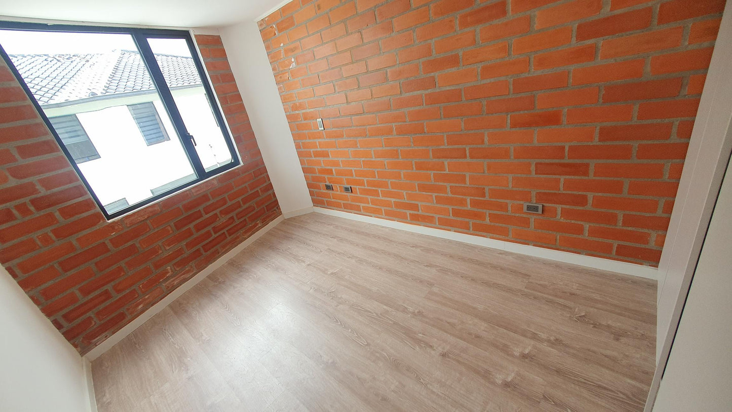 SE VENDE CASA EN SANGOLQUI - VALLE DE LOS CHILLOS