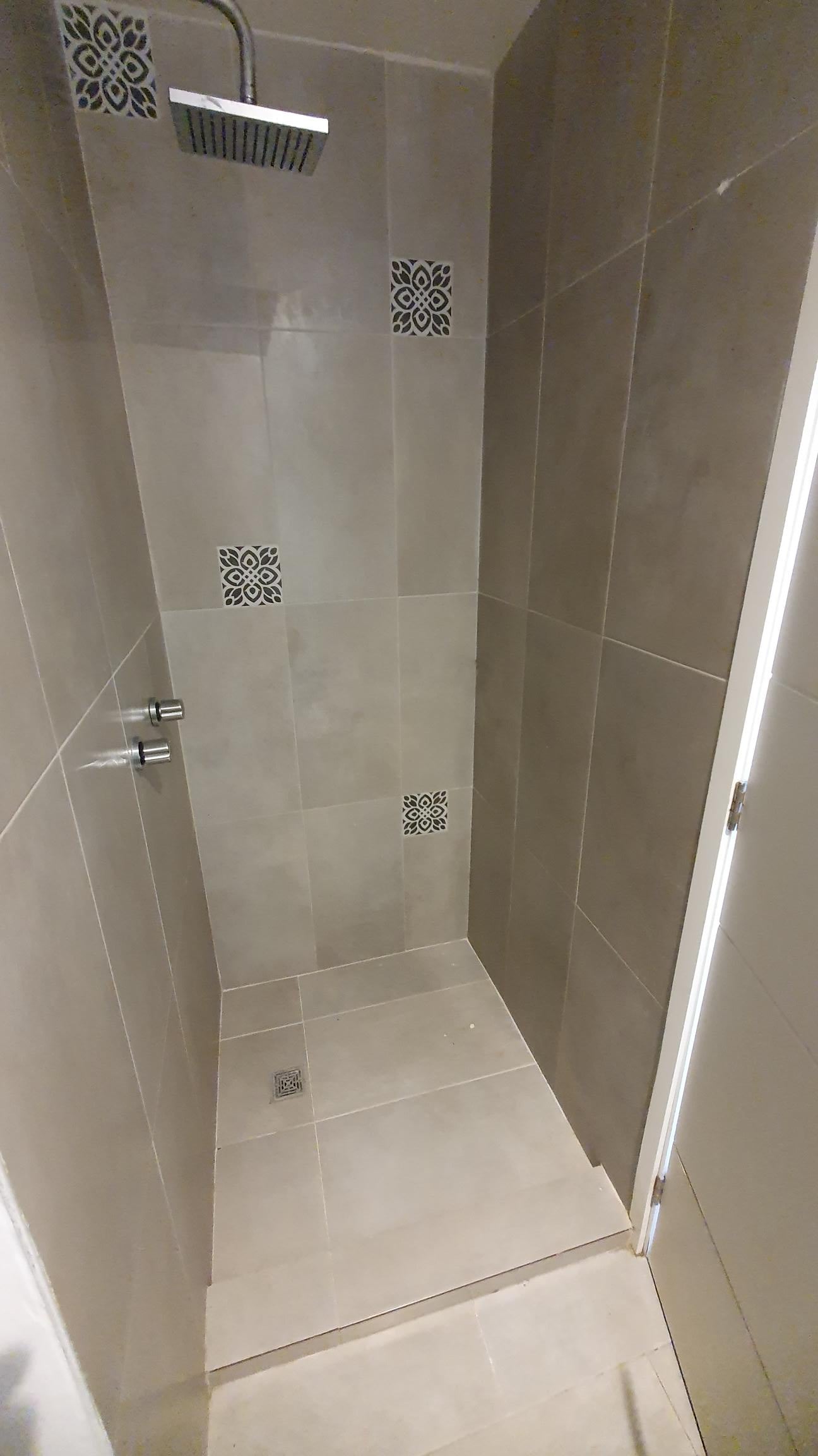 SE VENDE CASA EN SANGOLQUI - VALLE DE LOS CHILLOS