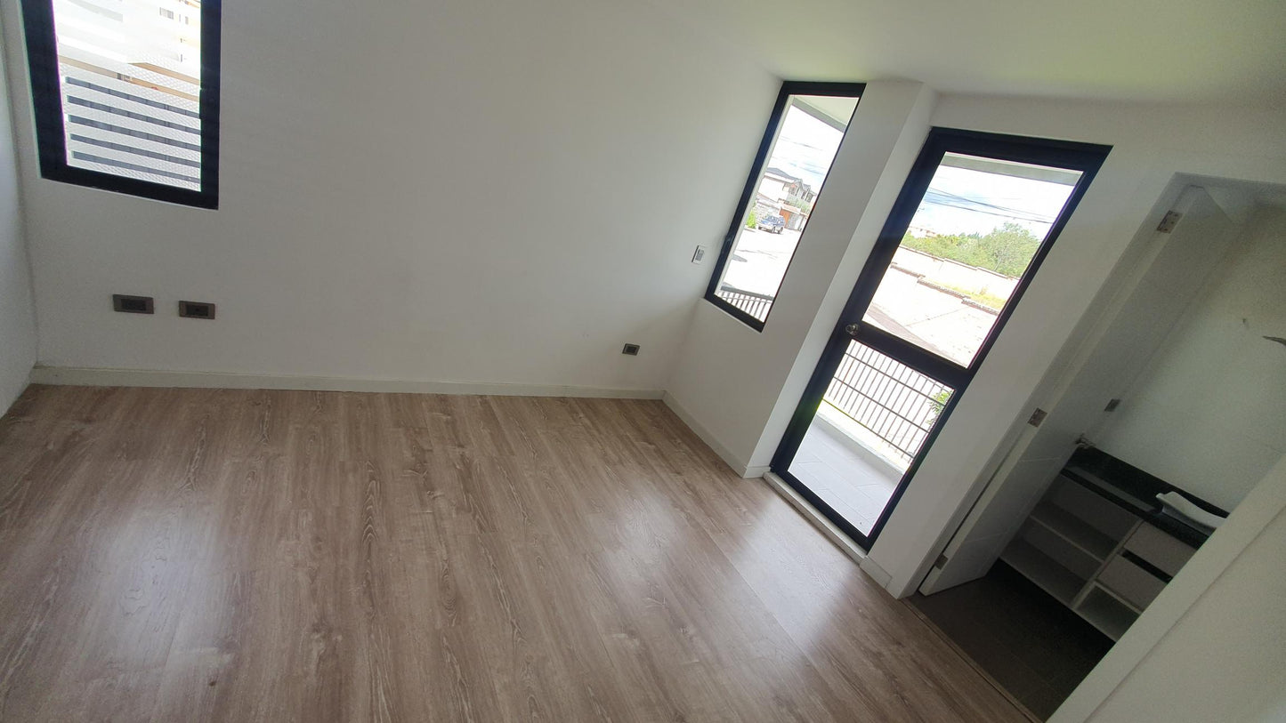 SE VENDE CASA EN SANGOLQUI - VALLE DE LOS CHILLOS