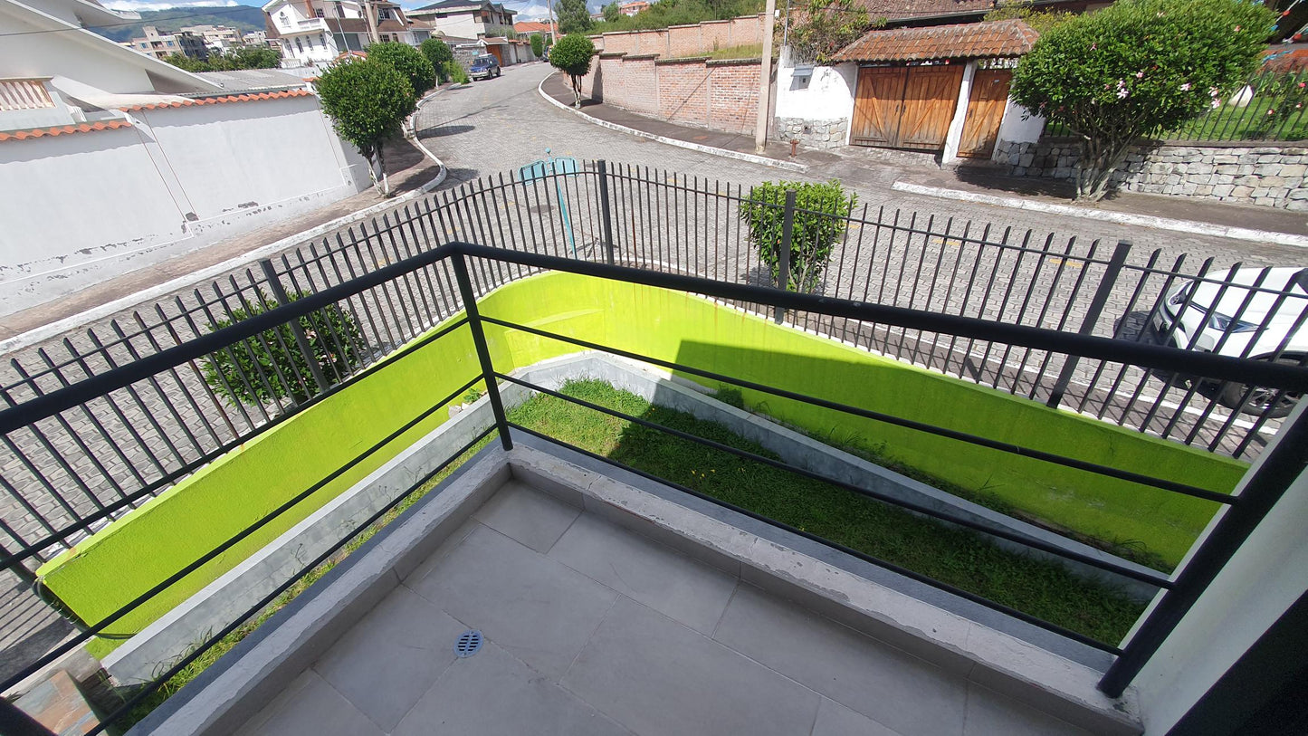 SE VENDE CASA EN SANGOLQUI - VALLE DE LOS CHILLOS