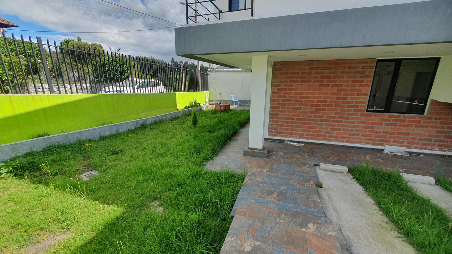 SE VENDE CASA EN SANGOLQUI - VALLE DE LOS CHILLOS