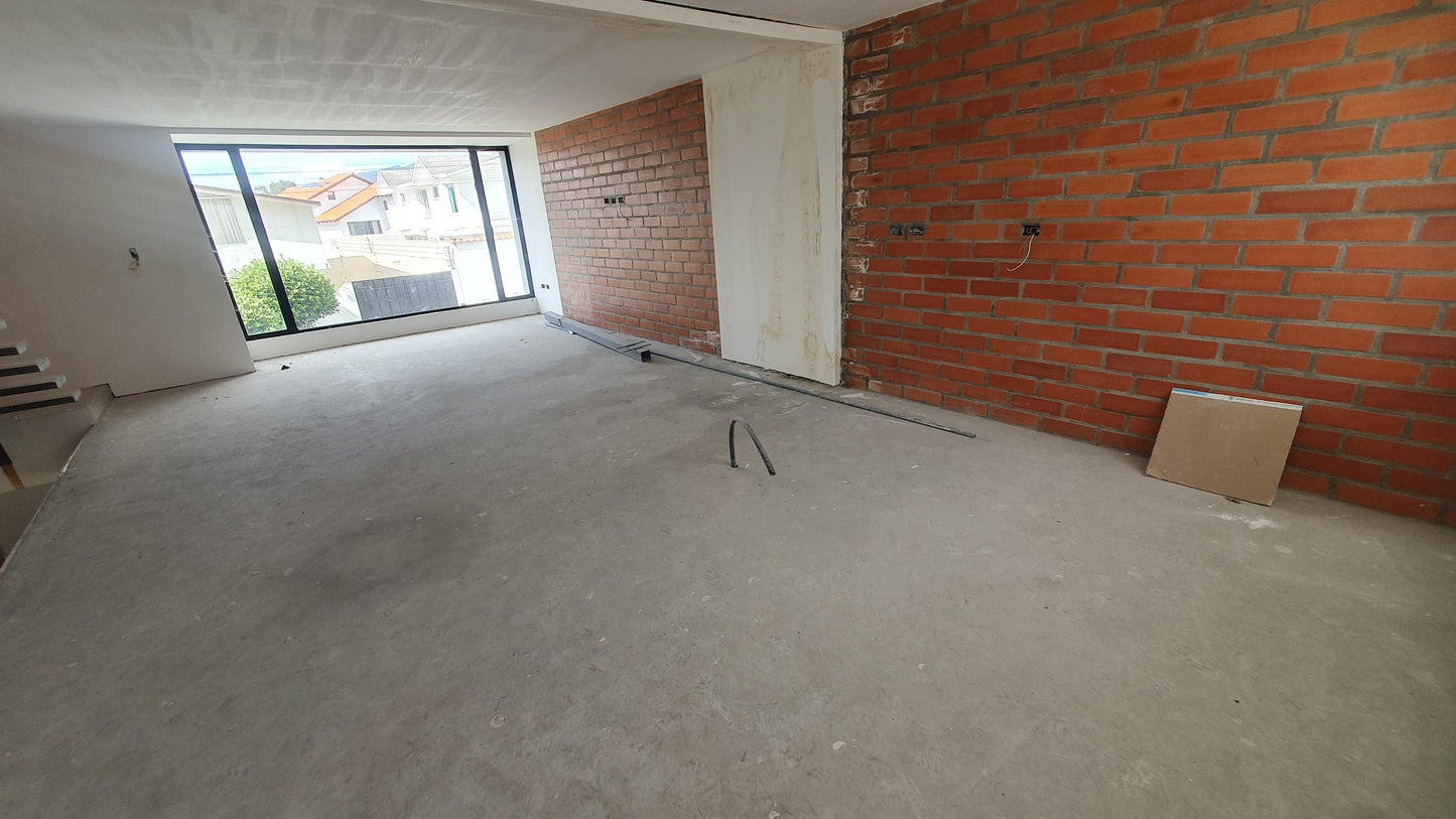 SE VENDE CASA EN SANGOLQUI - VALLE DE LOS CHILLOS
