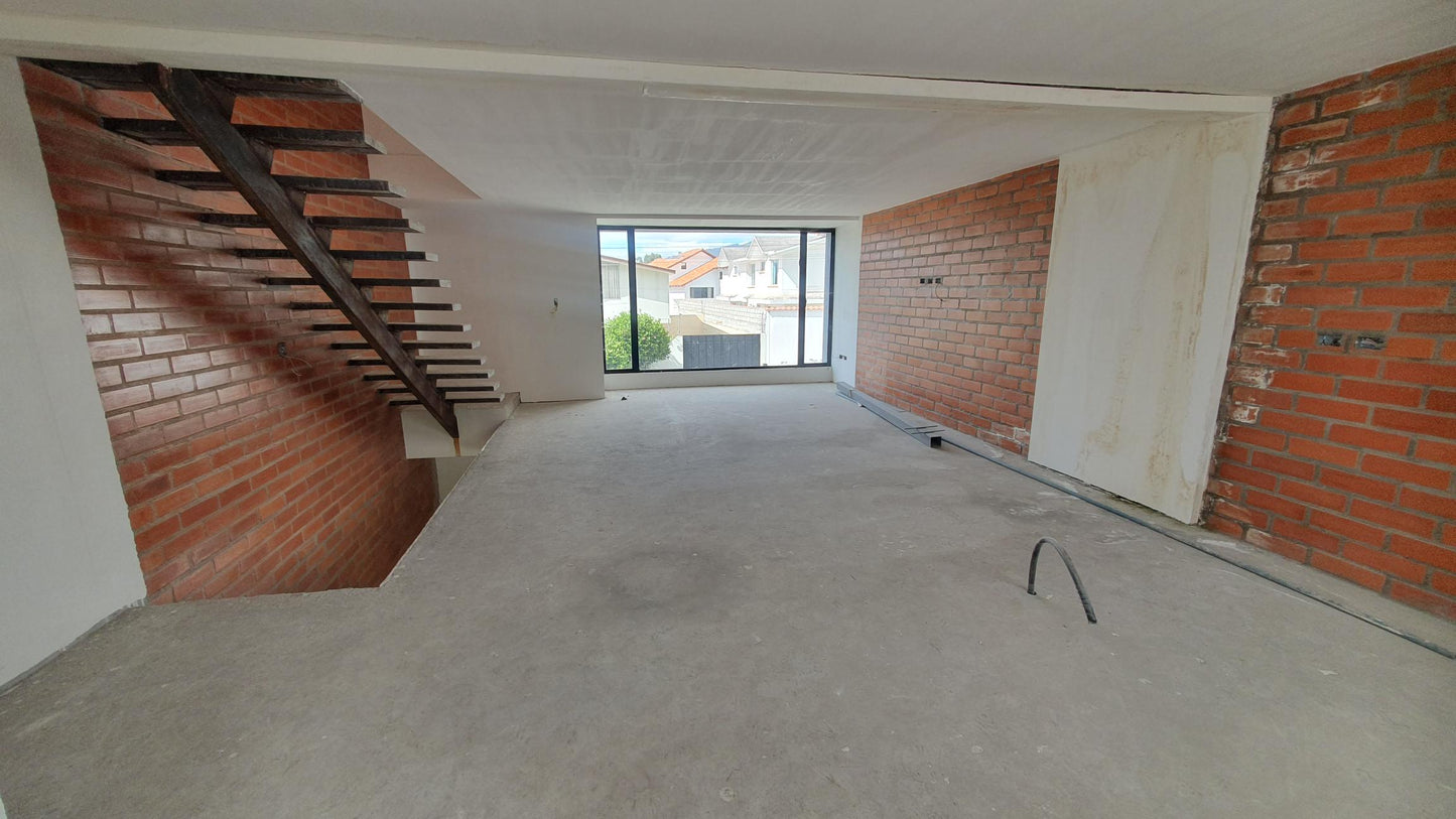 SE VENDE CASA EN SANGOLQUI - VALLE DE LOS CHILLOS