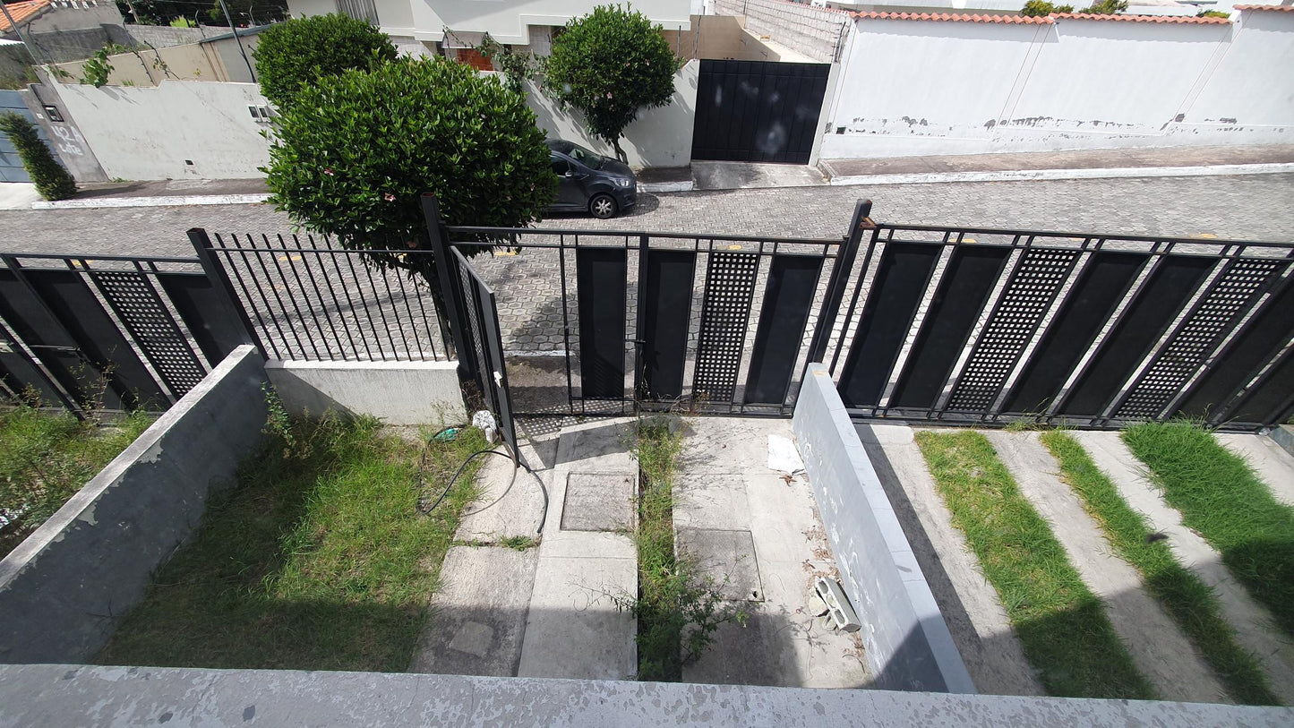 SE VENDE CASA EN SANGOLQUI - VALLE DE LOS CHILLOS