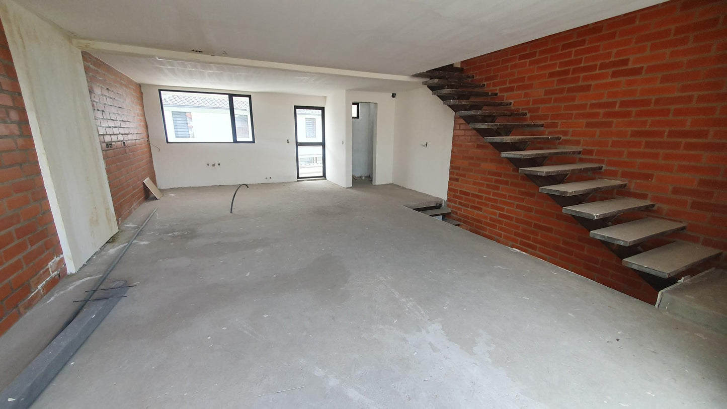 SE VENDE CASA EN SANGOLQUI - VALLE DE LOS CHILLOS