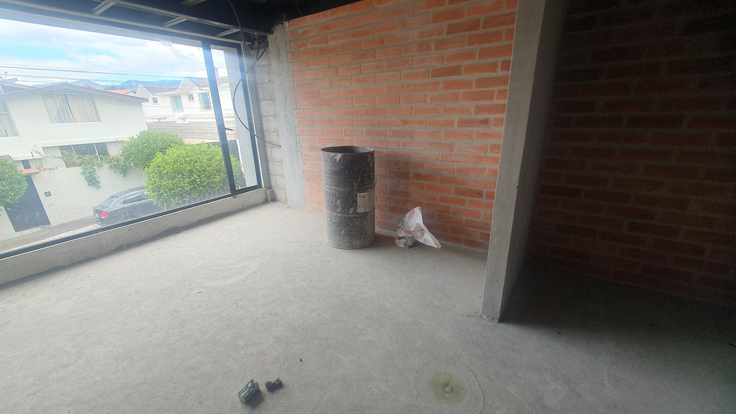 SE VENDE CASA EN SANGOLQUI - VALLE DE LOS CHILLOS