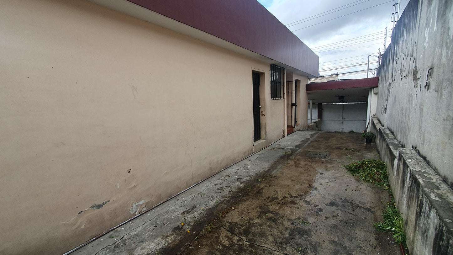 SE VENDE CASA SECTOR COTOCOLLAO CALLE GENERAL JOSE MARIA GUERRERO