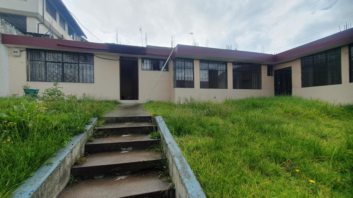 SE VENDE CASA SECTOR COTOCOLLAO CALLE GENERAL JOSE MARIA GUERRERO