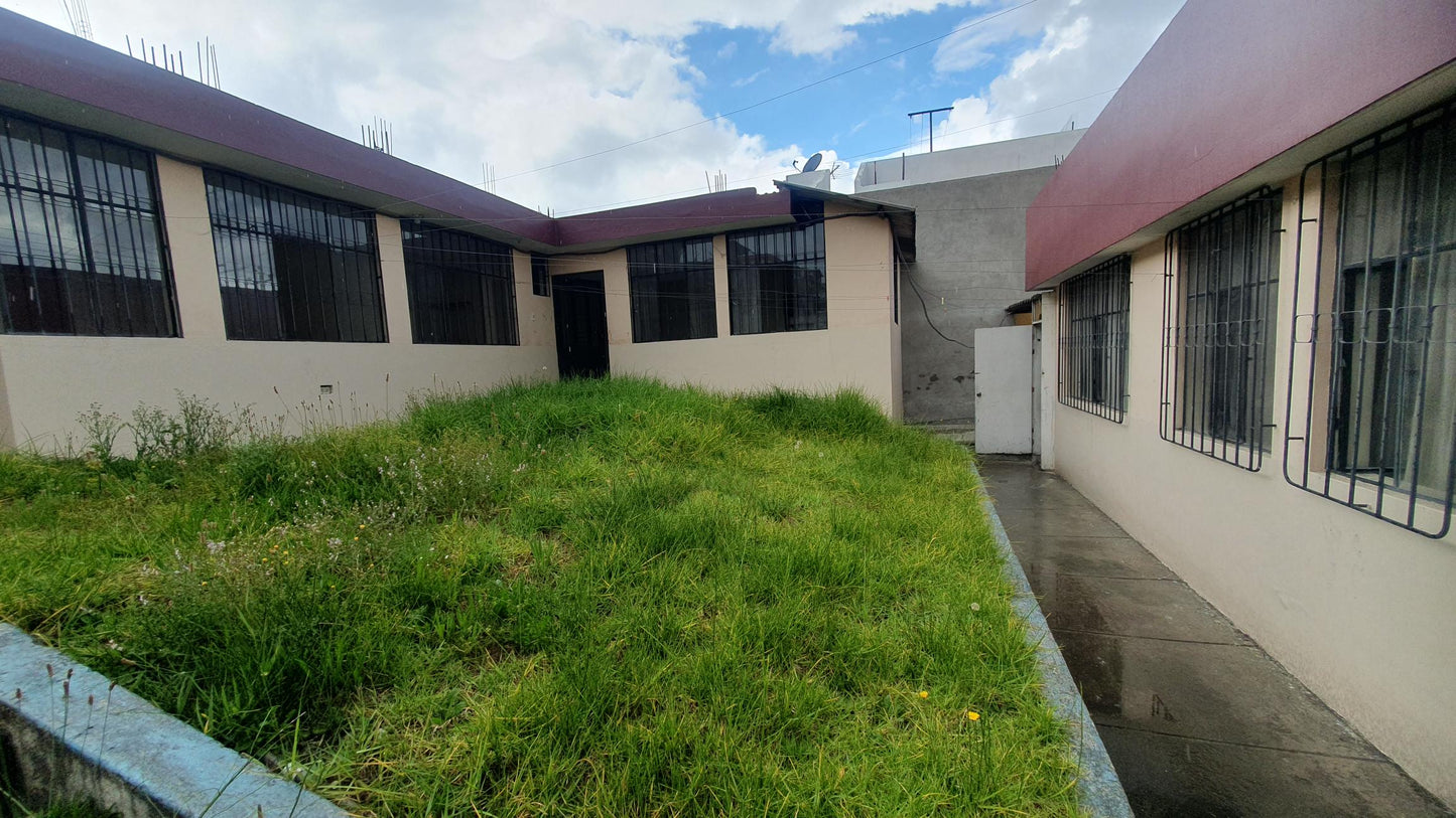 SE VENDE CASA SECTOR COTOCOLLAO CALLE GENERAL JOSE MARIA GUERRERO