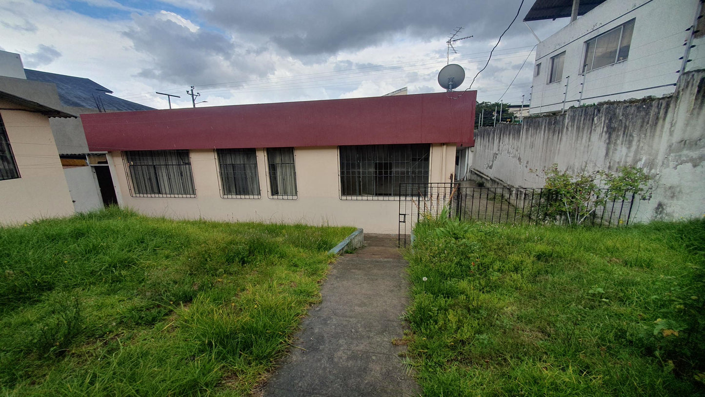 SE VENDE CASA SECTOR COTOCOLLAO CALLE GENERAL JOSE MARIA GUERRERO