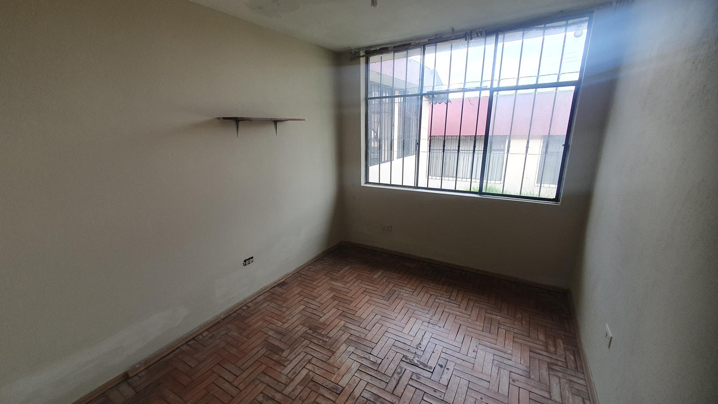 SE VENDE CASA SECTOR COTOCOLLAO CALLE GENERAL JOSE MARIA GUERRERO