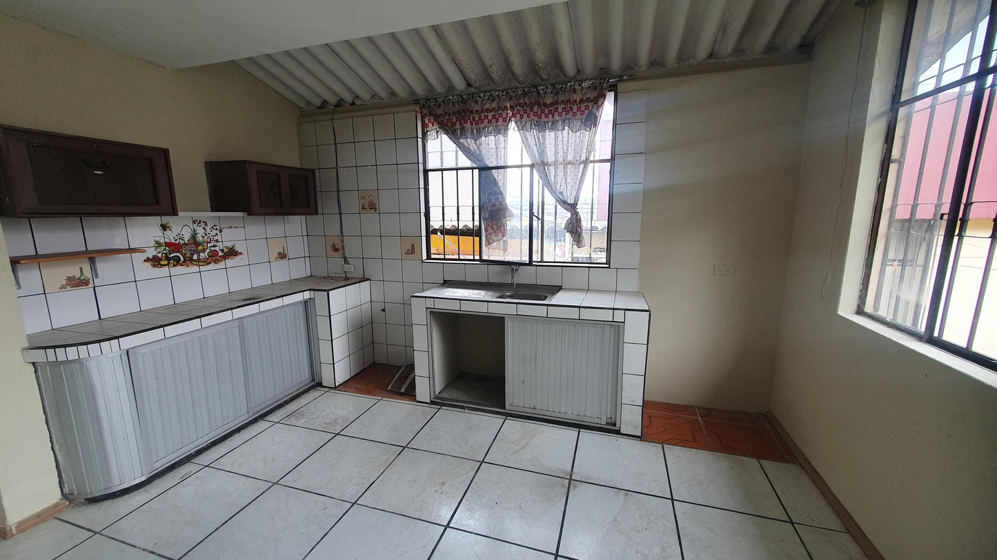 SE VENDE CASA SECTOR COTOCOLLAO CALLE GENERAL JOSE MARIA GUERRERO
