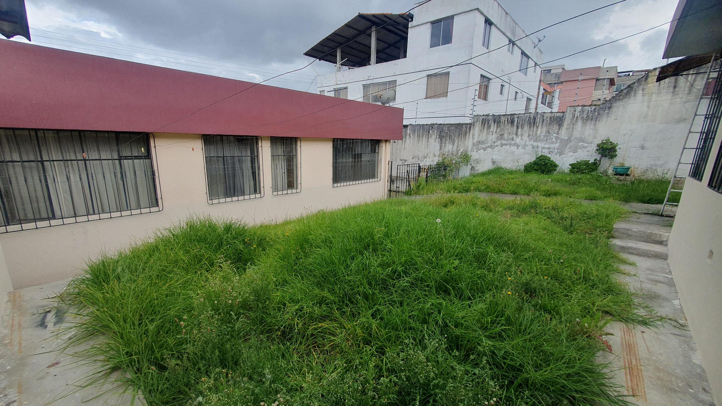 SE VENDE CASA SECTOR COTOCOLLAO CALLE GENERAL JOSE MARIA GUERRERO
