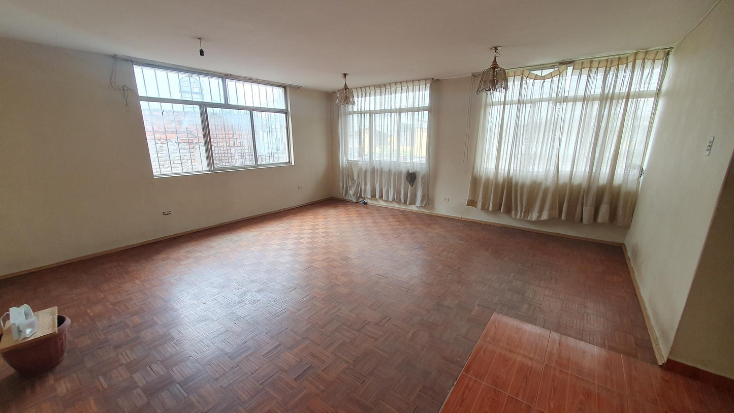 SE VENDE CASA SECTOR COTOCOLLAO CALLE GENERAL JOSE MARIA GUERRERO