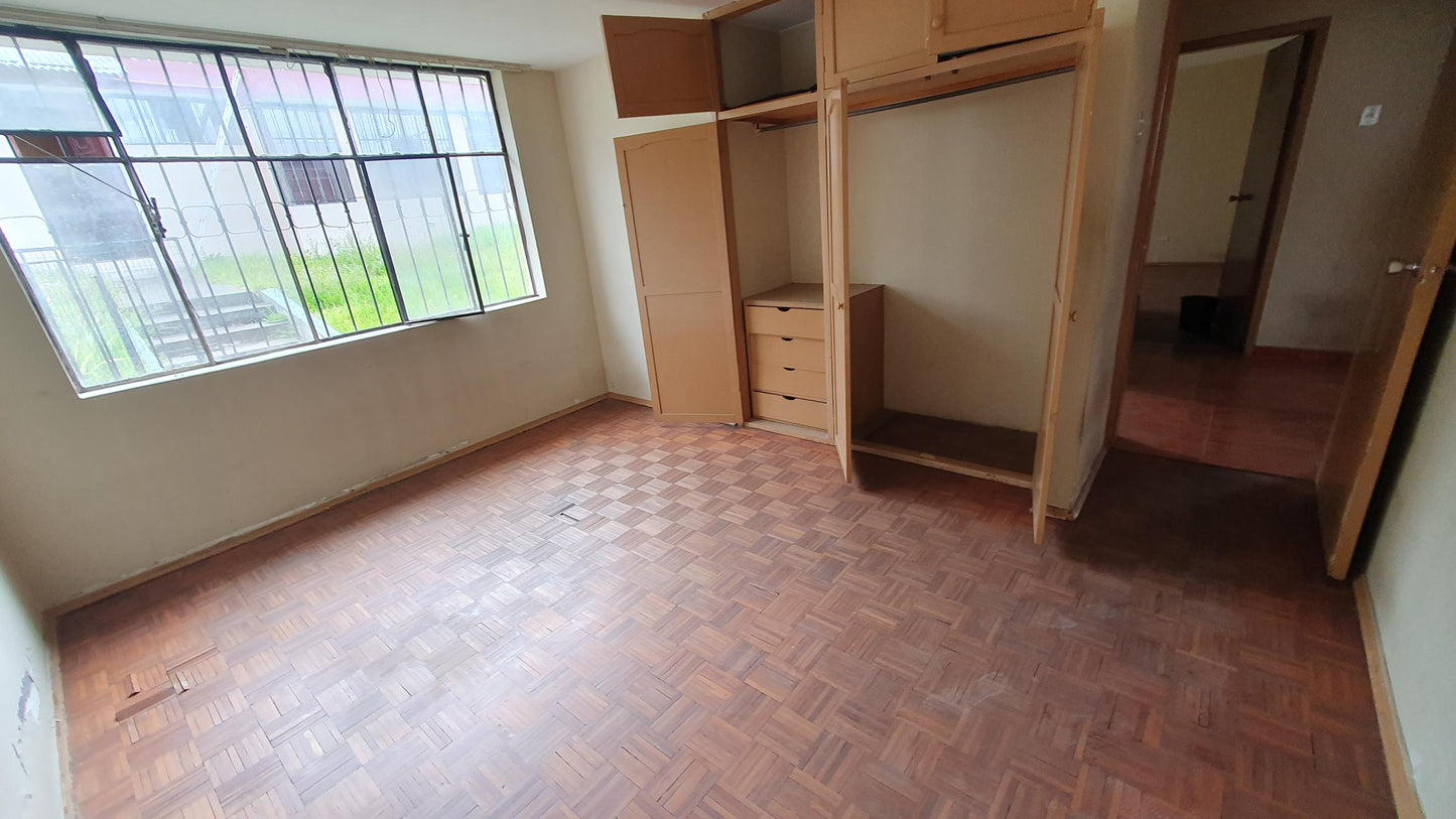 SE VENDE CASA SECTOR COTOCOLLAO CALLE GENERAL JOSE MARIA GUERRERO