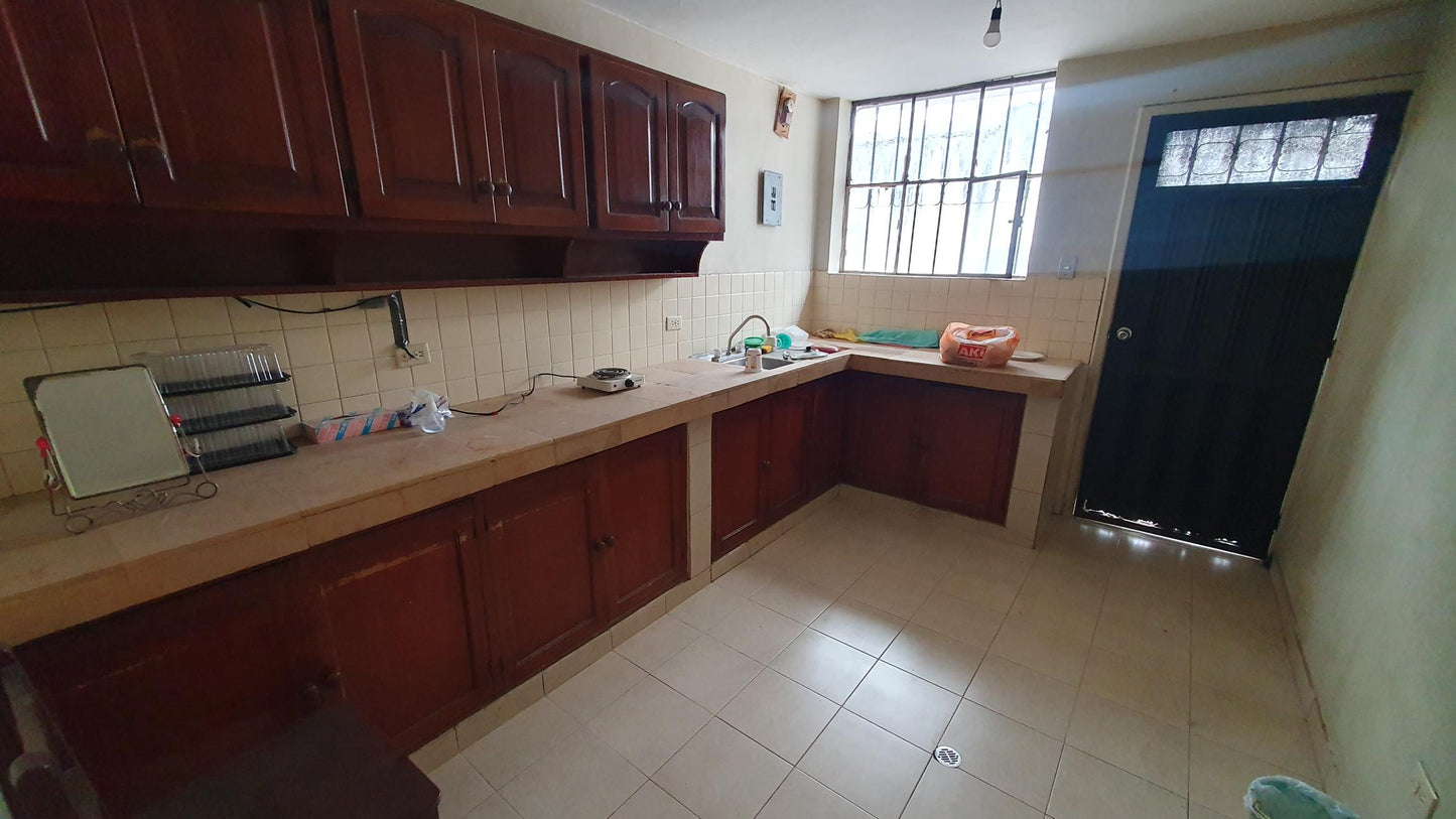 SE VENDE CASA SECTOR COTOCOLLAO CALLE GENERAL JOSE MARIA GUERRERO