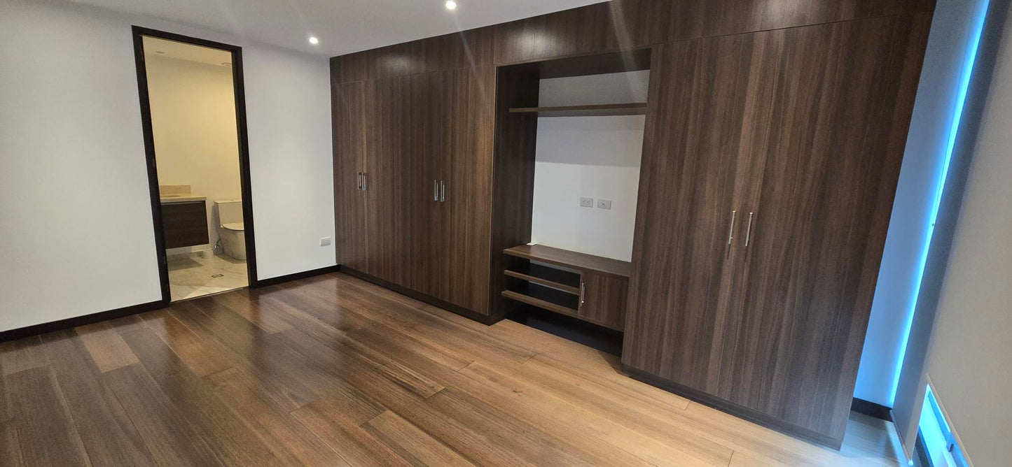 SE VENDE DEPARTAMENTO SECTOR BOSMEDIANO Y AV. 6 DE DICIEMBRE.
