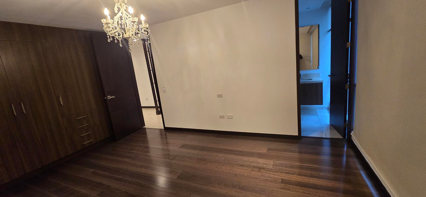 SE VENDE DEPARTAMENTO SECTOR BOSMEDIANO Y AV. 6 DE DICIEMBRE.