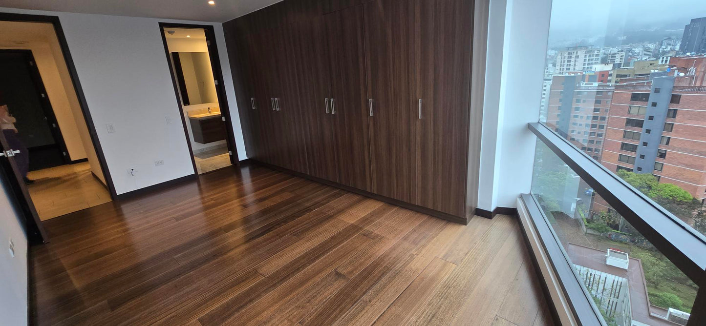 SE VENDE DEPARTAMENTO SECTOR BOSMEDIANO Y AV. 6 DE DICIEMBRE.