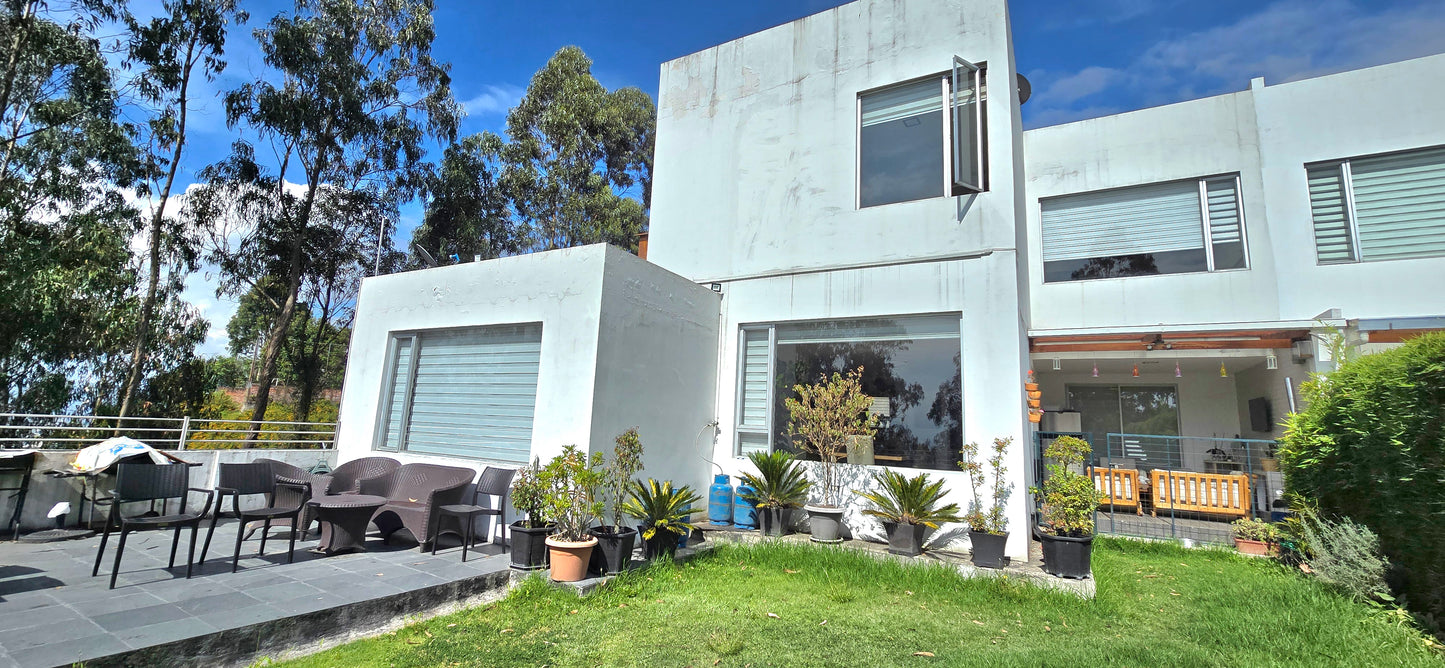 SE VENDE CASA SECTOR MIRAVALLE