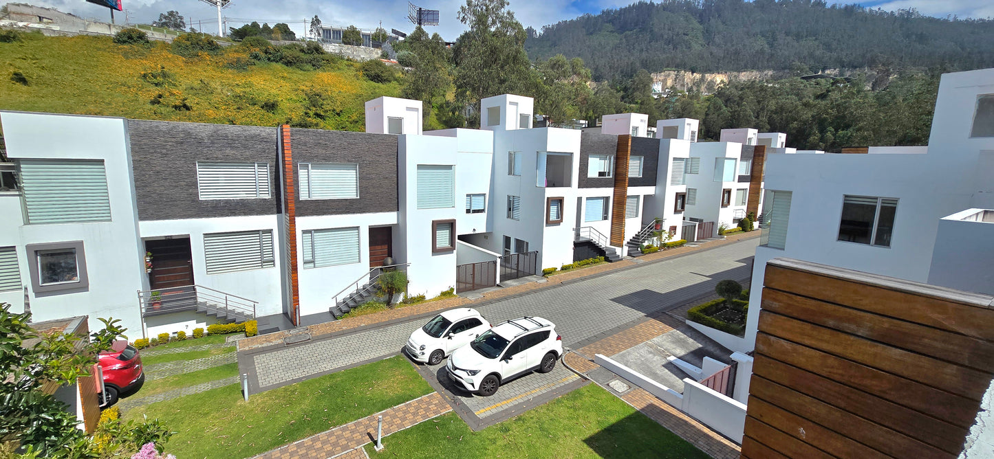 SE VENDE CASA SECTOR MIRAVALLE