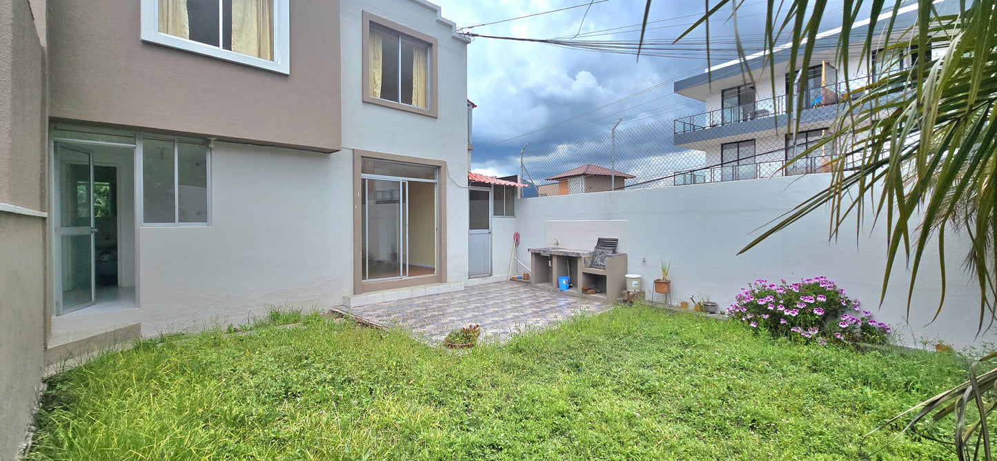 SE ARRIENDA CASA EN CUMBAYA