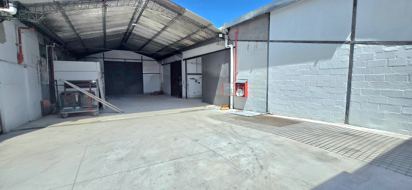 SE ARRIENDA GALPÓN O BODEGA SECTOR CARCELEN INDUSTRIAL, PANAMERICANA NORTE