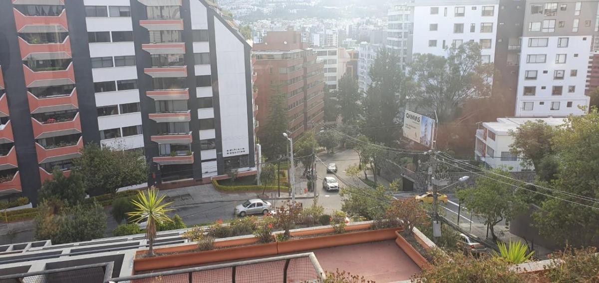 CONJUNTO DE CASAS SECTOR GONZALEZ SUAREZ Y BOSMEDIANO