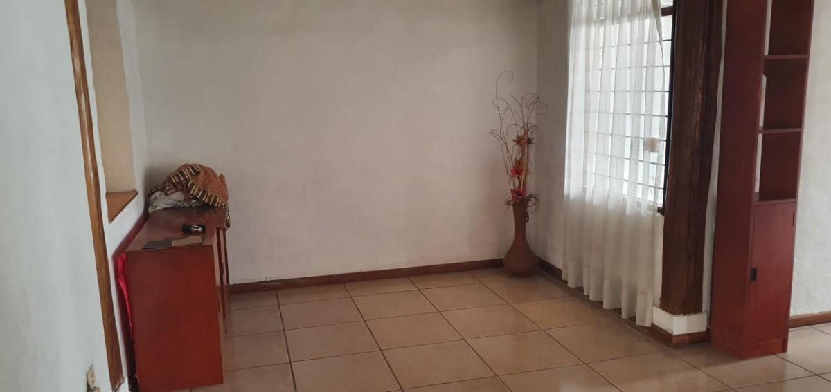 CASA MONTESERRIN 180m² · 3 Habitaciones · 1 Estacionamiento