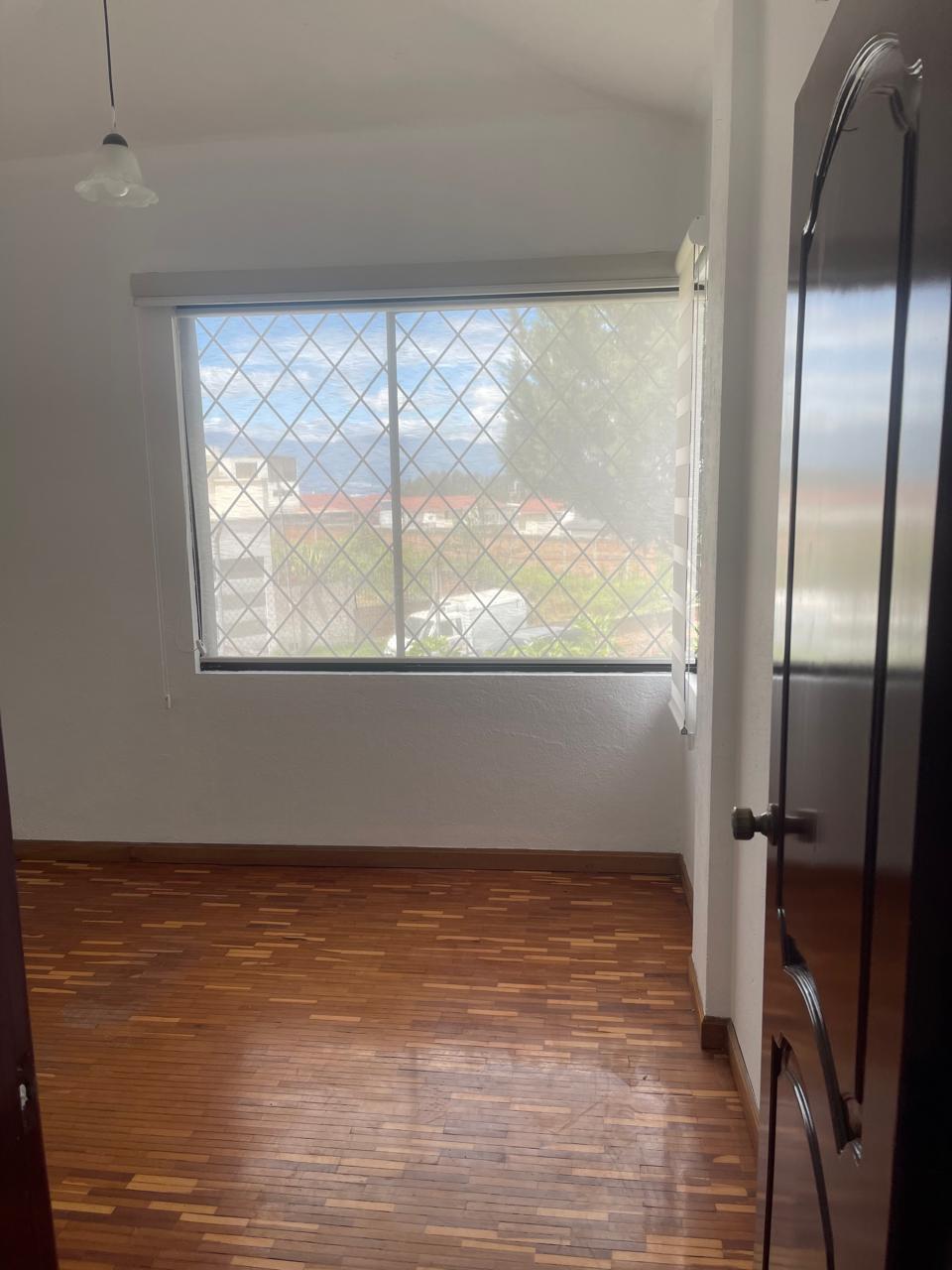 SE VENDE CASA SECTOR SAN ISIDRO DEL INCA