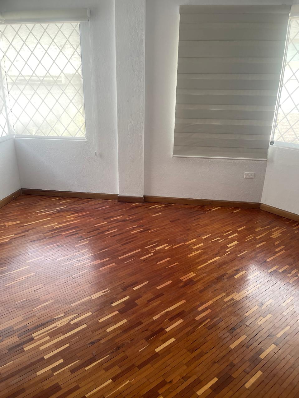 SE VENDE CASA SECTOR SAN ISIDRO DEL INCA