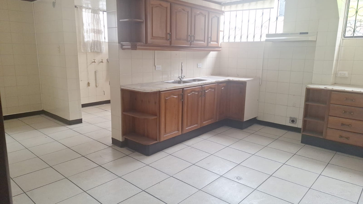 SE ARRIENDA CASA SECTOR MONTESERRIN - DENTRO DE LA URBANIZACION CAMPO ALEGRE