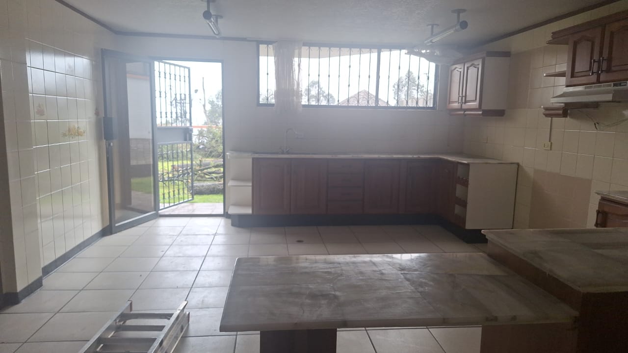 SE ARRIENDA DEPARTAMENTO EN MONTESERRIN - DENTRO DE LA URBANIZACION CAMPO ALEGRE.