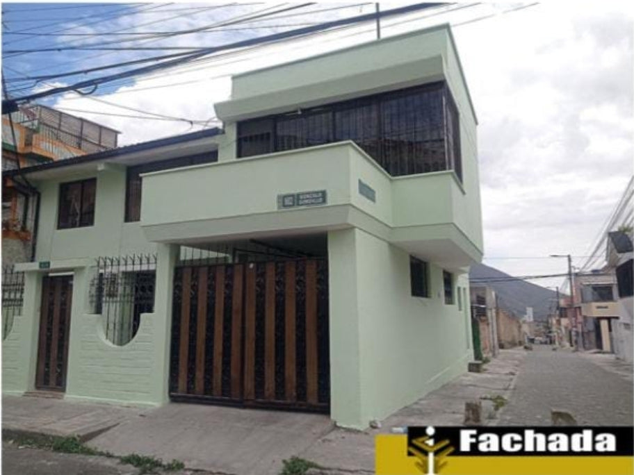 SE VENDE CASA ESQUINERA EN PLENO CENTRO DE CARCELEN