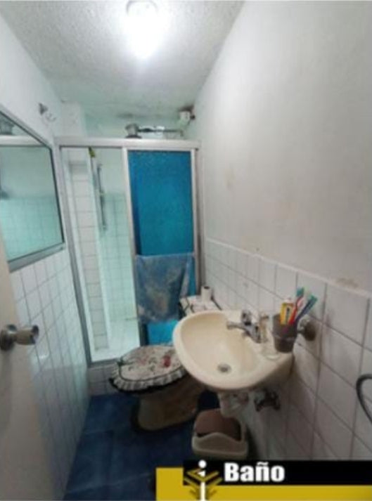 SE VENDE CASA ESQUINERA EN PLENO CENTRO DE CARCELEN