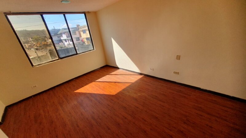 SE VENDE CASA EN CALDERON