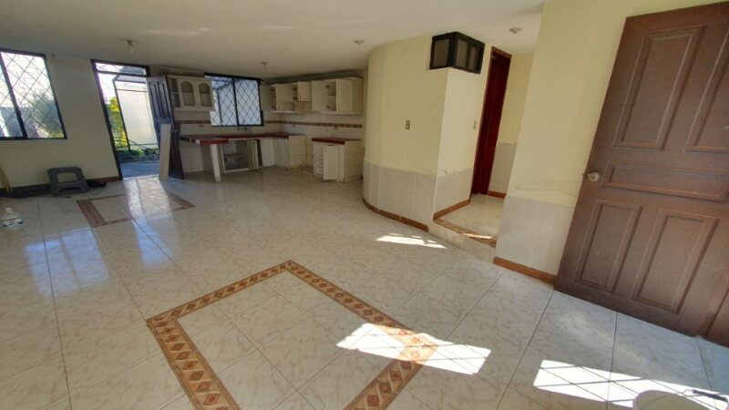 SE VENDE CASA EN CALDERON