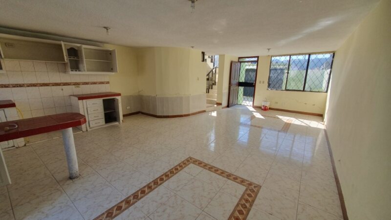 SE VENDE CASA EN CALDERON