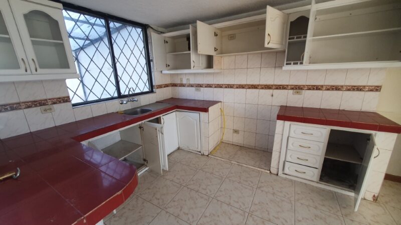 SE VENDE CASA EN CALDERON
