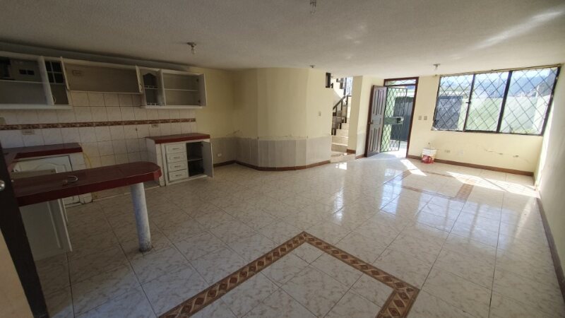 SE VENDE CASA EN CALDERON