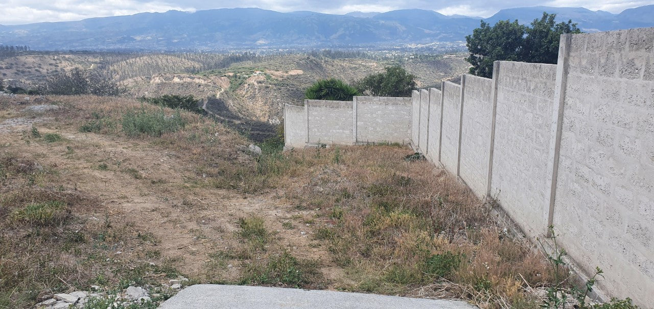 SE ARRIENDA TERRENO EN EL SECTOR DE NAYON.