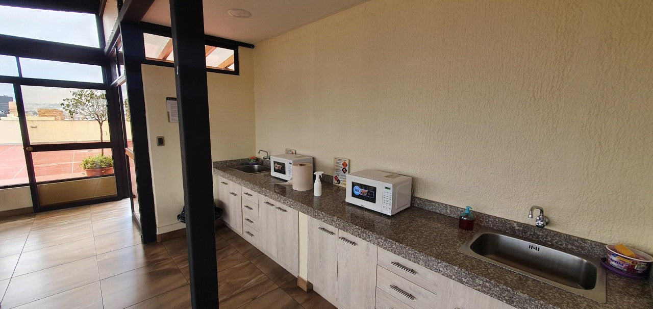 SE VENDE OFICINA SECTOR GASPAR DE VILLARROEL Y AV. DE DICIEMBRE.