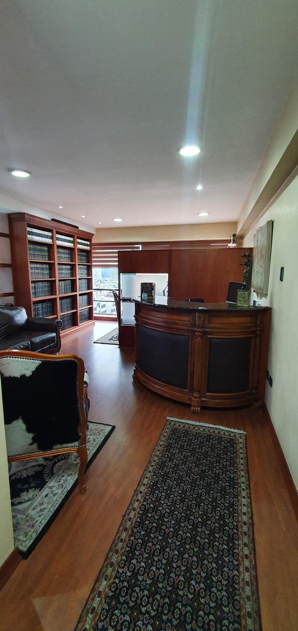 SE VENDE OFICINA SECTOR GASPAR DE VILLARROEL Y AV. DE DICIEMBRE.