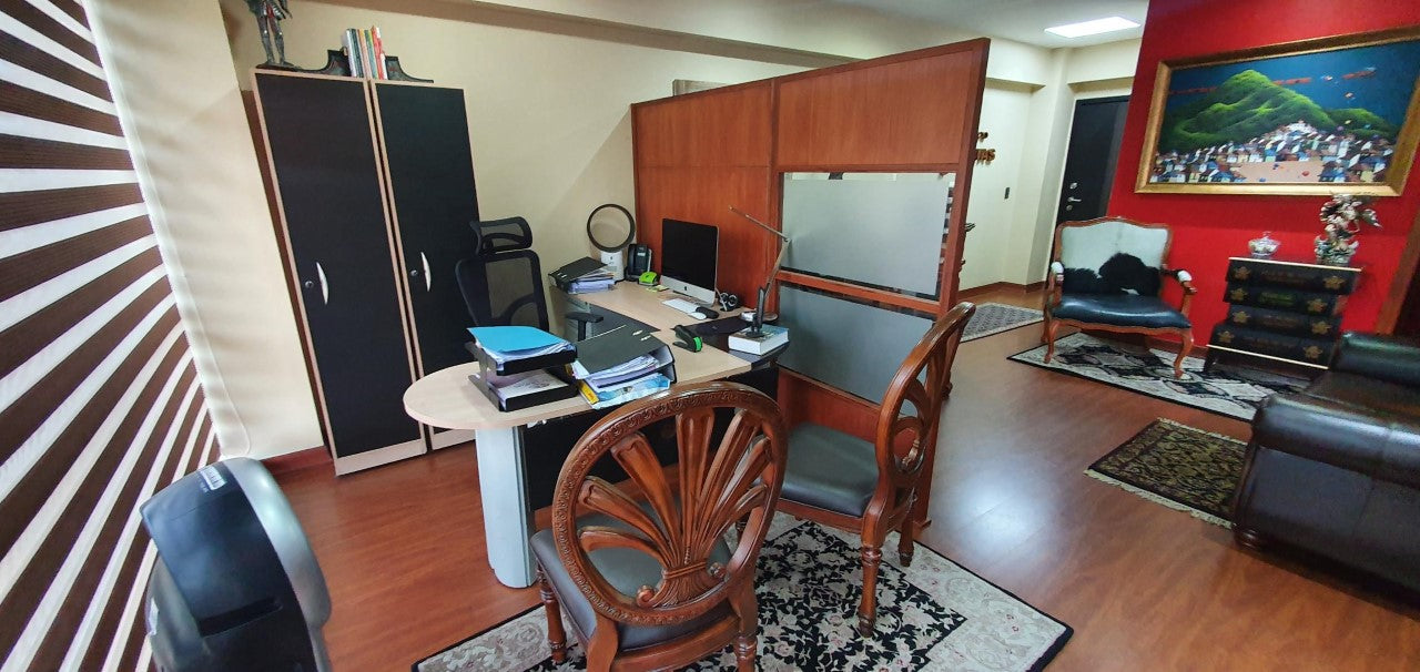 SE VENDE OFICINA SECTOR GASPAR DE VILLARROEL Y AV. DE DICIEMBRE.